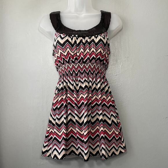 Y2K Eyeshadow Size Medium Chevron Striped Sequin Babydoll Sleeveless Top Zig Zag - Picture 1 of 10